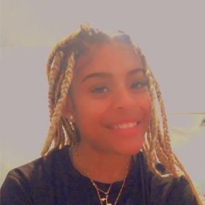 Meet your Posher, Mia